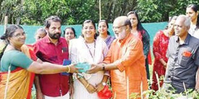 മുളകുഗ്രാമം പദ്ധതി പന്തളം തെക്കേക്കരയിൽ യാഥാർഥ്യമാകുന്നു മുളകുഗ്രാമം പദ്ധതി പന്തളം തെക്കേക്കരയിൽ യാഥാർഥ്യമാകുന്നു