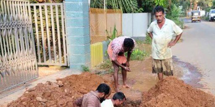 വാട്ടർ അതോറിറ്റി ഉണര്ന്നു ; പെരിങ്ങര കോസ്മോസ് ജംഗ്ഷനിലെ പൈപ്പ് ചോര്ച്ചയ്ക്ക് പരിഹാരം വാട്ടർ അതോറിറ്റി ഉണര്ന്നു ; പെരിങ്ങര കോസ്മോസ് ജംഗ്ഷനിലെ പൈപ്പ് ചോര്ച്ചയ്ക്ക് പരിഹാരം