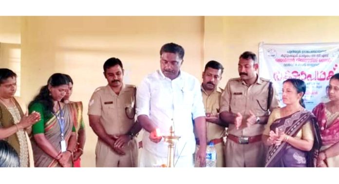 പുലിയൂർ ഗ്രാമപഞ്ചായത്ത് കുടുംബശ്രീയുടെ നേത്രുത്വത്തില് ചെങ്ങന്നൂർ ഫയർ & റസ്ക്യു ടീമിന്റെ “രക്ഷപഥക് “ബോധവൽക്കരണ ക്ലാസും മോക്ഡ്രില്ലും നടത്തി പുലിയൂർ ഗ്രാമപഞ്ചായത്ത് കുടുംബശ്രീയുടെ നേത്രുത്വത്തില് ചെങ്ങന്നൂർ ഫയർ & റസ്ക്യു ടീമിന്റെ “രക്ഷപഥക് “ബോധവൽക്കരണ ക്ലാസും മോക്ഡ്രില്ലും നടത്തി