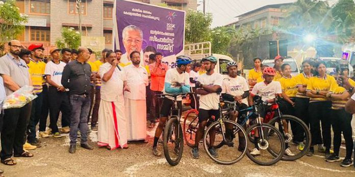 സ്പോർട്സ് സമ്മിറ്റിന്റെ പ്രചരണാർത്ഥം നടക്കുന്ന സൈക്കിൾ തോണിന് ജില്ലയിൽ വരവേൽപ്പ് നൽകി സ്പോർട്സ് സമ്മിറ്റിന്റെ പ്രചരണാർത്ഥം നടക്കുന്ന സൈക്കിൾ തോണിന് ജില്ലയിൽ വരവേൽപ്പ് നൽകി