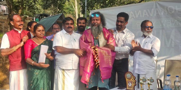 ഗാന്ധി രക്തസാക്ഷിത്വ ദിനം ; 101 വനവാസി വനിതകൾക്ക് പുതുവസ്ത്രദാനം നടത്തി ഗാന്ധി രക്തസാക്ഷിത്വ ദിനം ; 101 വനവാസി വനിതകൾക്ക് പുതുവസ്ത്രദാനം നടത്തി