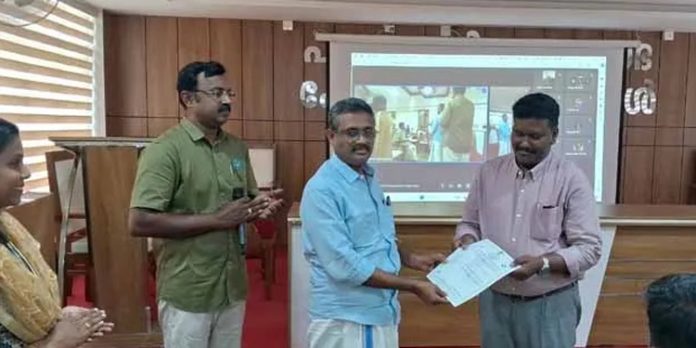 കെ-സ്മാര്ട്ടിലെ ആദ്യ രജിസ്ട്രേഷന് പത്തനംതിട്ട നഗരസഭയില് നടന്നു കെ-സ്മാര്ട്ടിലെ ആദ്യ രജിസ്ട്രേഷന് പത്തനംതിട്ട നഗരസഭയില് നടന്നു