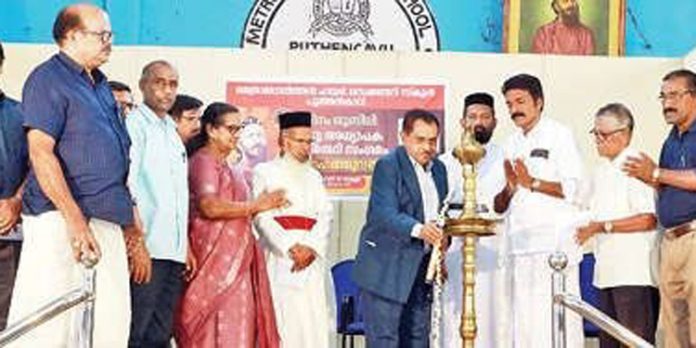 പുത്തൻകാവ് മെത്രാപ്പൊലീത്തൻ എച്ച്.എസ്.എസിൽ പൂർവ അധ്യാപക – വിദ്യാർഥി സംഗമം നടന്നു പുത്തൻകാവ് മെത്രാപ്പൊലീത്തൻ എച്ച്.എസ്.എസിൽ പൂർവ അധ്യാപക – വിദ്യാർഥി സംഗമം നടന്നു