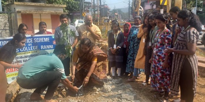 സെന്റ് തോമസ് കോളേജ് നാഷണൽ സർവീസ് സ്കീം യൂണിറ്റിന്റെ നേതൃത്വത്തില് സ്നേഹാരാമം പദ്ധതിക്ക് തുടക്കമിട്ടു സെന്റ് തോമസ് കോളേജ് നാഷണൽ സർവീസ് സ്കീം യൂണിറ്റിന്റെ നേതൃത്വത്തില് സ്നേഹാരാമം പദ്ധതിക്ക് തുടക്കമിട്ടു