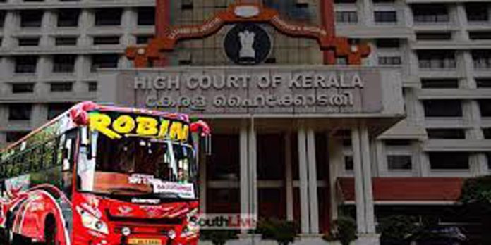 റോബിൻ ബസ് ഉടമ ഹൈക്കോടതിയിൽ ; ഹർജി ഹൈക്കോടതി ഫയലിൽ സ്വീകരിച്ചു റോബിൻ ബസ് ഉടമ ഹൈക്കോടതിയിൽ ; ഹർജി ഹൈക്കോടതി ഫയലിൽ സ്വീകരിച്ചു