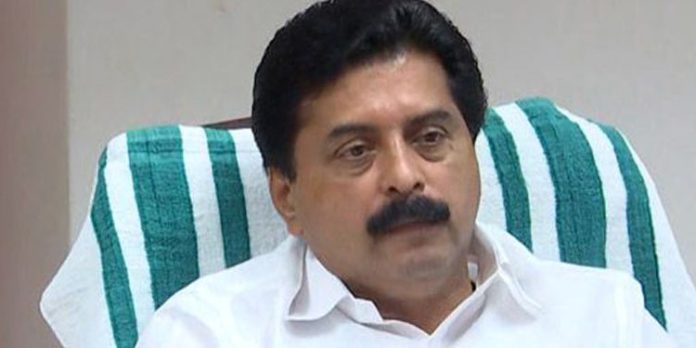 സ്വകാര്യ മദ്യ പ്ലാന്റിന് വെള്ളം കൊടുക്കുന്നതിനെ ന്യായീകരിച്ച് ജലവിഭവ വകുപ്പ് മന്ത്രി റോഷി അഗസ്റ്റിൻ സ്വകാര്യ മദ്യ പ്ലാന്റിന് വെള്ളം കൊടുക്കുന്നതിനെ ന്യായീകരിച്ച് ജലവിഭവ വകുപ്പ് മന്ത്രി റോഷി അഗസ്റ്റിൻ
