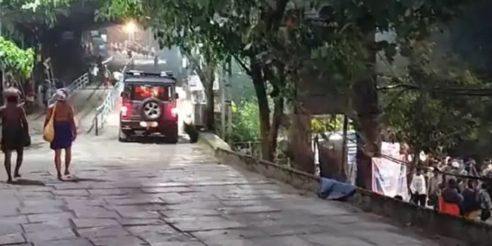 ആദ്യമായി സന്നിധാനത്തെത്തിച്ച സ്പെഷ്യൽ റെസ്ക്യൂ വാൻ വഴി സേവനങ്ങൾ ലഭിച്ചത് 150 പേർക്ക് ആദ്യമായി സന്നിധാനത്തെത്തിച്ച സ്പെഷ്യൽ റെസ്ക്യൂ വാൻ വഴി സേവനങ്ങൾ ലഭിച്ചത് 150 പേർക്ക്