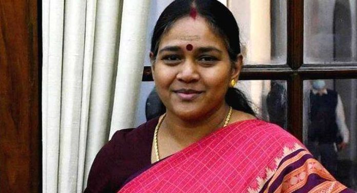 ശോഭ സുരേന്ദ്രനെ പാർട്ടിയിലേക്ക് ക്ഷണിച്ച് യൂത്ത് കോൺഗ്രസ് ശോഭ സുരേന്ദ്രനെ പാർട്ടിയിലേക്ക് ക്ഷണിച്ച് യൂത്ത് കോൺഗ്രസ്