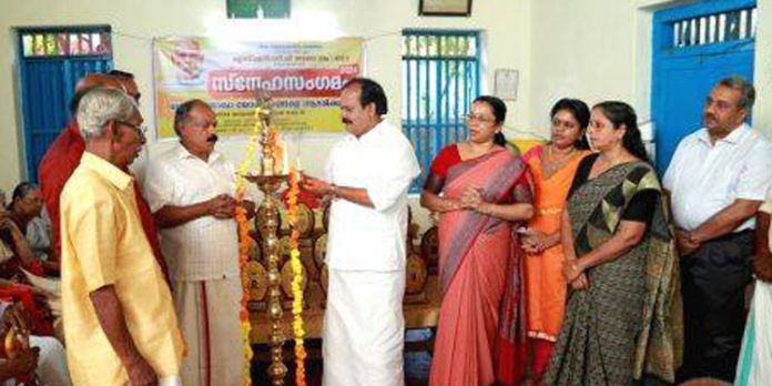 കുമ്പഴ വടക്ക് ശാഖയിലെ മുതിർന്ന ശാഖാ യോഗം അംഗങ്ങളെ ആദരിച്ചു കുമ്പഴ വടക്ക് ശാഖയിലെ മുതിർന്ന ശാഖാ യോഗം അംഗങ്ങളെ ആദരിച്ചു