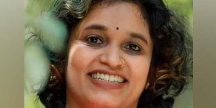 സാമൂഹ്യ പ്രവർത്തക സുരജ എസ് നായരെ ട്രെയിനിലെ ശുചിമുറിയിൽ മരിച്ച നിലയിൽ കണ്ടെത്തി സാമൂഹ്യ പ്രവർത്തക സുരജ എസ് നായരെ ട്രെയിനിലെ ശുചിമുറിയിൽ മരിച്ച നിലയിൽ കണ്ടെത്തി