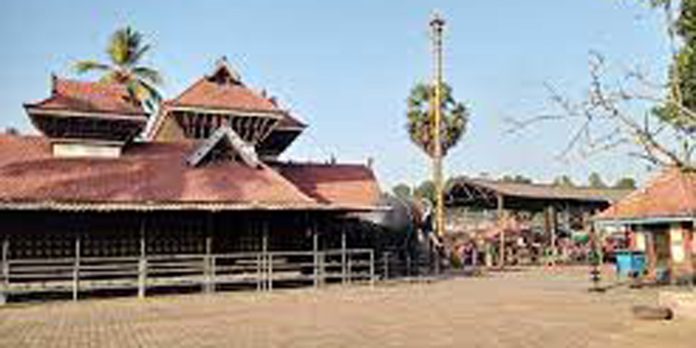ജീവകാരുണ്യ പ്രവർത്തനങ്ങളുമായി കണ്ഠാളസ്വാമി ക്ഷേത്രം ഭാരവാഹികൾ ജീവകാരുണ്യ പ്രവർത്തനങ്ങളുമായി കണ്ഠാളസ്വാമി ക്ഷേത്രം ഭാരവാഹികൾ