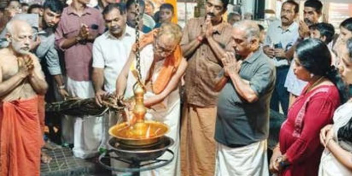 മതിൽഭാഗം ഗോവിന്ദൻകുളങ്ങര ദേവീക്ഷേത്രത്തിൽ പടയണി ഉത്സവം തുടങ്ങി മതിൽഭാഗം ഗോവിന്ദൻകുളങ്ങര ദേവീക്ഷേത്രത്തിൽ പടയണി ഉത്സവം തുടങ്ങി