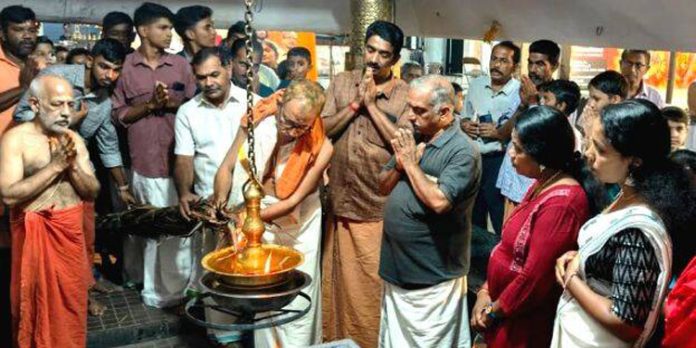 മതിൽഭാഗം ഗോവിന്ദൻകുളങ്ങര ദേവീക്ഷേത്രത്തിൽ പടയണി മഹോത്സവം ആരംഭിച്ചു മതിൽഭാഗം ഗോവിന്ദൻകുളങ്ങര ദേവീക്ഷേത്രത്തിൽ പടയണി മഹോത്സവം ആരംഭിച്ചു