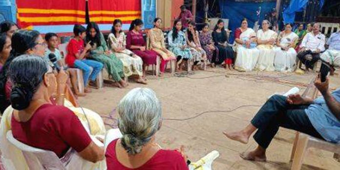 കവിയൂർ മഹാദേവ ഷേത്രത്തില് അക്ഷരശ്ലോകം അവതരിപ്പിച്ച് ശിവരാമ അയ്യർ സ്മാരക അക്ഷരശ്ലോക സമിതി കവിയൂർ മഹാദേവ ഷേത്രത്തില് അക്ഷരശ്ലോകം അവതരിപ്പിച്ച് ശിവരാമ അയ്യർ സ്മാരക അക്ഷരശ്ലോക സമിതി