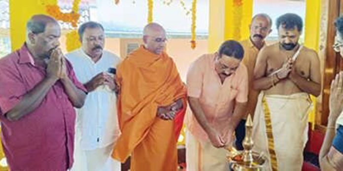 വിജയപുരം എസ്.എൻ.ഡി.പി. ശാഖാ യോഗത്തിലെ ഗുരുക്ഷേത്രത്തിൽ ഗുരുദേവ കൃഷ്ണശിലാ വിഗ്രഹപ്രതിഷ്ഠയും ഗുരുക്ഷേത്ര സമർപ്പണവും നടന്നു വിജയപുരം എസ്.എൻ.ഡി.പി. ശാഖാ യോഗത്തിലെ ഗുരുക്ഷേത്രത്തിൽ ഗുരുദേവ കൃഷ്ണശിലാ വിഗ്രഹപ്രതിഷ്ഠയും ഗുരുക്ഷേത്ര സമർപ്പണവും നടന്നു