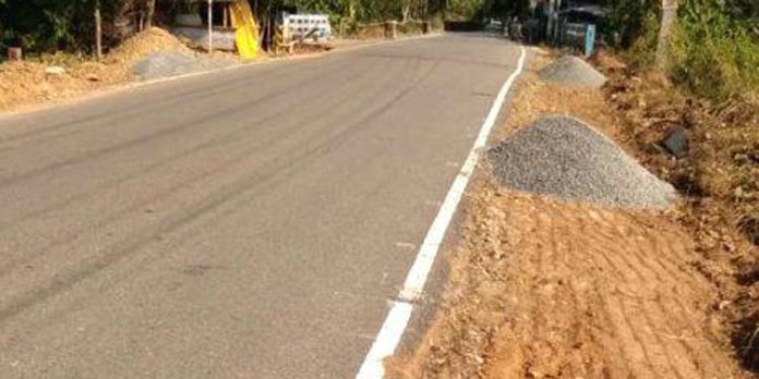 വള്ളിക്കോട് ചെമ്പതപ്പാലം റോഡിന്റെ ഇരുവശവും കോൺക്രീറ്റ് ചെയ്യും വള്ളിക്കോട് ചെമ്പതപ്പാലം റോഡിന്റെ ഇരുവശവും കോൺക്രീറ്റ് ചെയ്യും