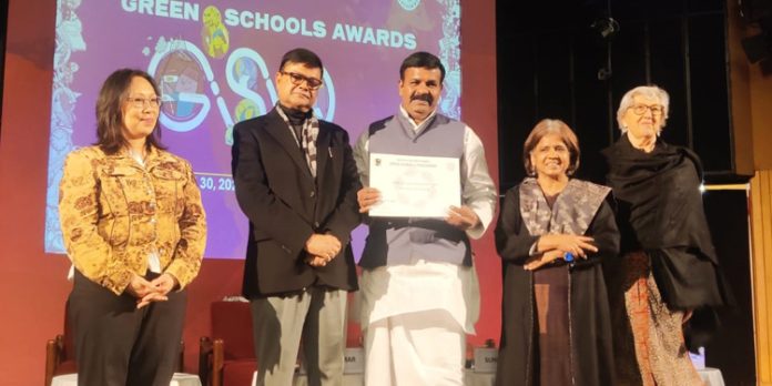 വെച്ചൂച്ചിറ എണ്ണൂറാംവയൽ സിഎംഎസ്എൽപി സ്കൂൾ ദേശീയ ഗ്രീൻ സ്കൂൾ പുരസ്കാരം ഏറ്റു വാങ്ങി വെച്ചൂച്ചിറ എണ്ണൂറാംവയൽ സിഎംഎസ്എൽപി സ്കൂൾ ദേശീയ ഗ്രീൻ സ്കൂൾ പുരസ്കാരം ഏറ്റു വാങ്ങി