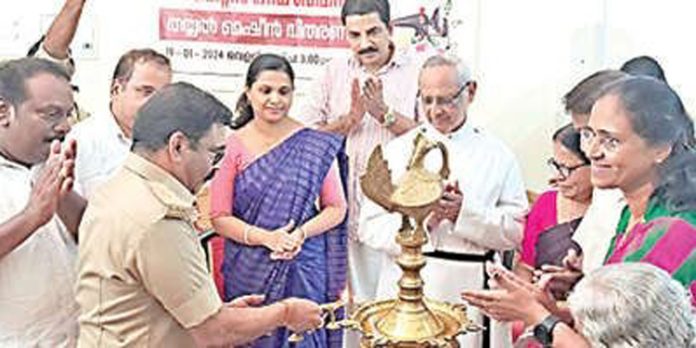ഉപജീവനം പദ്ധതി ; തയ്യൽ മെഷീൻ വിതരണം ചെയ്തു ഉപജീവനം പദ്ധതി ; തയ്യൽ മെഷീൻ വിതരണം ചെയ്തു