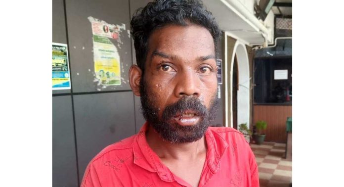 റാന്നിയിൽ അമ്മയുടെ കൈ തല്ലിയൊടിച്ച മകനെ പോലീസ് അറസ്റ്റ് ചെയ്തു റാന്നിയിൽ അമ്മയുടെ കൈ തല്ലിയൊടിച്ച മകനെ പോലീസ് അറസ്റ്റ് ചെയ്തു