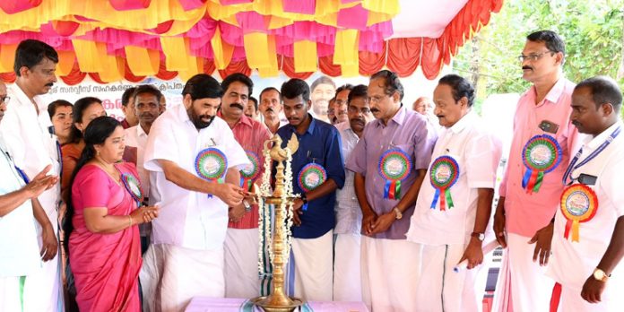 സഹകരണ പ്രസ്ഥാനങ്ങള് സമാനതകളില്ലാത്തത് : മന്ത്രി വി.എന് വാസവന് സഹകരണ പ്രസ്ഥാനങ്ങള് സമാനതകളില്ലാത്തത് : മന്ത്രി വി.എന് വാസവന്