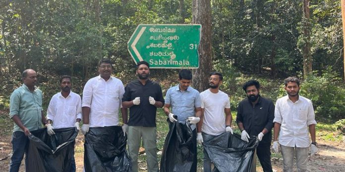 കാനനപാതയിൽ ശബരി ശുചിത്വവുമായി യൂത്ത് കോൺഗ്രസ് കാനനപാതയിൽ ശബരി ശുചിത്വവുമായി യൂത്ത് കോൺഗ്രസ്