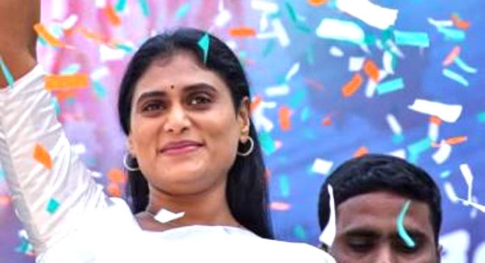 ജഗൻ മോഹനെ നേരിടണ : വൈ.എസ് ശർമിള കോൺഗ്രസിൽ ചേര്ന്നു, കടുത്ത ആവേശത്തിൽ പ്രവർത്തകർ….! ജഗൻ മോഹനെ നേരിടണ : വൈ.എസ് ശർമിള കോൺഗ്രസിൽ ചേര്ന്നു, കടുത്ത ആവേശത്തിൽ പ്രവർത്തകർ….!