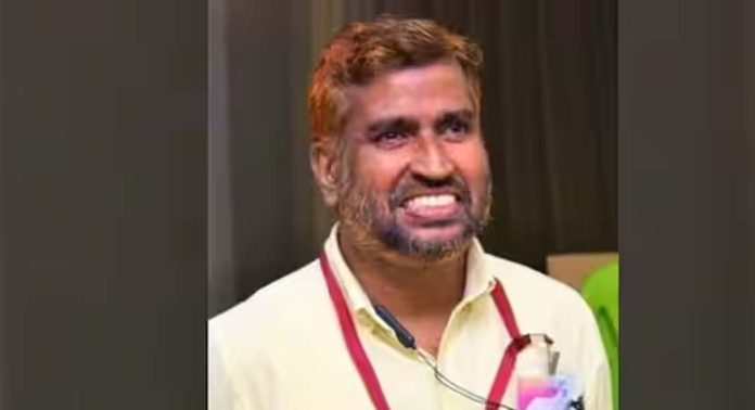 സ്കൂള് വാര്ഷികാഘോഷ ചടങ്ങിനിടെ പ്രിന്സിപ്പാള് കുഴഞ്ഞുവീണ് മരിച്ചു സ്കൂള് വാര്ഷികാഘോഷ ചടങ്ങിനിടെ പ്രിന്സിപ്പാള് കുഴഞ്ഞുവീണ് മരിച്ചു