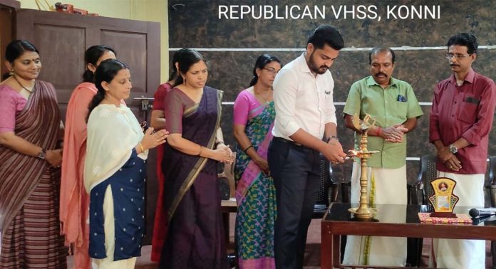 കോന്നി റിപ്പബ്ലിക്കൻ സ്കൂളിൽ ഗണിതോത്സവം സംഘടിപ്പിച്ചു കോന്നി റിപ്പബ്ലിക്കൻ സ്കൂളിൽ ഗണിതോത്സവം സംഘടിപ്പിച്ചു