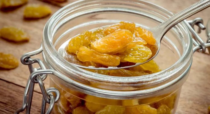 രാവിലെ വെറും വയറ്റിൽ ഉണക്ക മുന്തിരി വെള്ളം കുടിക്കുന്നത് കൊണ്ടുള്ള ആരോഗ്യഗുണങ്ങൾ രാവിലെ വെറും വയറ്റിൽ ഉണക്ക മുന്തിരി വെള്ളം കുടിക്കുന്നത് കൊണ്ടുള്ള ആരോഗ്യഗുണങ്ങൾ