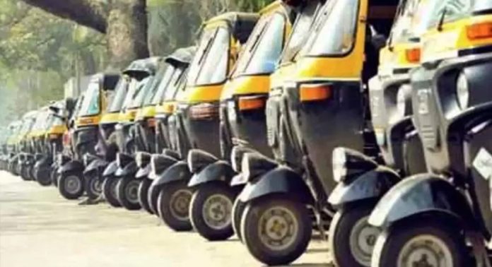 ഓട്ടോകൾക്ക് സംസ്ഥാന പെർമിറ്റ് : എതിർപ്പുമായി സിഐടിയു സംസ്ഥാന ഘടകം, എംവിഡി മുന്നറിയിപ്പ് തളളിയെന്ന് വിമർശനം ഓട്ടോകൾക്ക് സംസ്ഥാന പെർമിറ്റ് : എതിർപ്പുമായി സിഐടിയു സംസ്ഥാന ഘടകം, എംവിഡി മുന്നറിയിപ്പ് തളളിയെന്ന് വിമർശനം