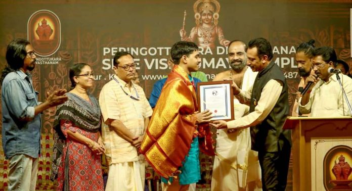 ദിവ്യാംഗ് കലാപ്രതിഭകൾക്കുള്ള ആദരവ് നിരഞ്ജന് ദിവ്യാംഗ് കലാപ്രതിഭകൾക്കുള്ള ആദരവ് നിരഞ്ജന്