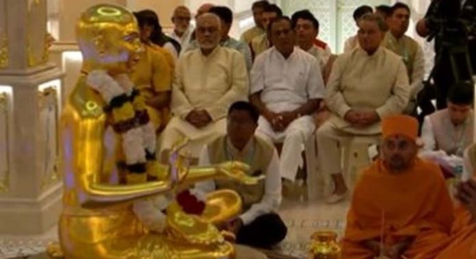 അബുദാബിയിലെ ആദ്യ ഹിന്ദുക്ഷേത്രത്തിന്റെ പ്രതിഷ്ഠാ ചടങ്ങുകൾ ആരംഭിച്ചു അബുദാബിയിലെ ആദ്യ ഹിന്ദുക്ഷേത്രത്തിന്റെ പ്രതിഷ്ഠാ ചടങ്ങുകൾ ആരംഭിച്ചു