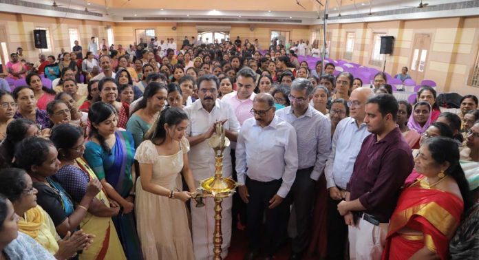 കാരുണ്യത്തിന്റെ തൂവൽ സ്പർശവുമായി “Care for Cancer Cure” പദ്ധതി കാരുണ്യത്തിന്റെ തൂവൽ സ്പർശവുമായി “Care for Cancer Cure” പദ്ധതി