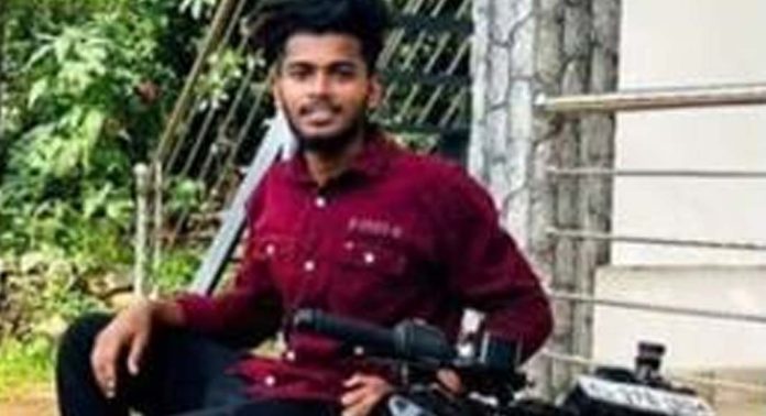 ഓട്ടോയും ബൈക്കും കൂട്ടിയിടിച്ച് യുവാവിന് ദാരുണാന്ത്യം ഓട്ടോയും ബൈക്കും കൂട്ടിയിടിച്ച് യുവാവിന് ദാരുണാന്ത്യം