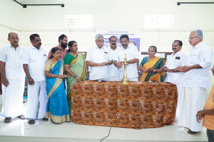 വെച്ചൂച്ചിറ ഗ്രാമ പഞ്ചായത്ത് കൂത്താട്ടുകുളം എസ് സി കമ്മ്യൂണിറ്റി ഹാളിന്റെ ഒന്നാം നിലയുടെ നിർമ്മാണ ഉദ്ഘാടനം നടന്നു വെച്ചൂച്ചിറ ഗ്രാമ പഞ്ചായത്ത് കൂത്താട്ടുകുളം എസ് സി കമ്മ്യൂണിറ്റി ഹാളിന്റെ ഒന്നാം നിലയുടെ നിർമ്മാണ ഉദ്ഘാടനം നടന്നു