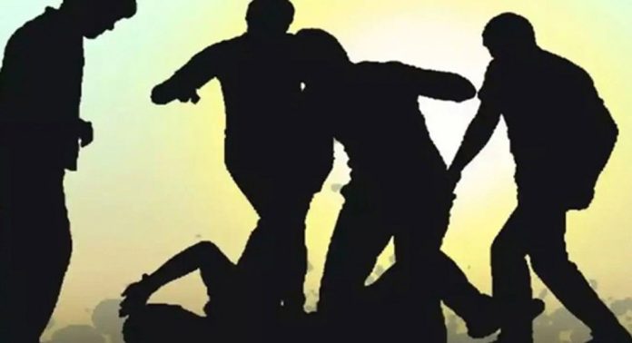 അനുവാദമില്ലാതെ ചക്ക പറിച്ചു – ചോദ്യം ചെയ്ത വൃദ്ധന് ക്രൂര മർദനം ; രണ്ട് പേരെ റിമാൻഡ് ചെയ്തു അനുവാദമില്ലാതെ ചക്ക പറിച്ചു – ചോദ്യം ചെയ്ത വൃദ്ധന് ക്രൂര മർദനം ; രണ്ട് പേരെ റിമാൻഡ് ചെയ്തു