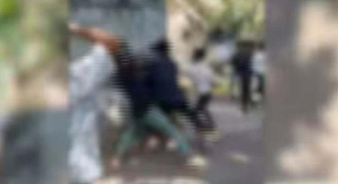 പത്താം ക്ലാസ് വിദ്യാർത്ഥിക്ക് സഹപാഠികളുടെ ക്രൂരമർദ്ദനം പത്താം ക്ലാസ് വിദ്യാർത്ഥിക്ക് സഹപാഠികളുടെ ക്രൂരമർദ്ദനം