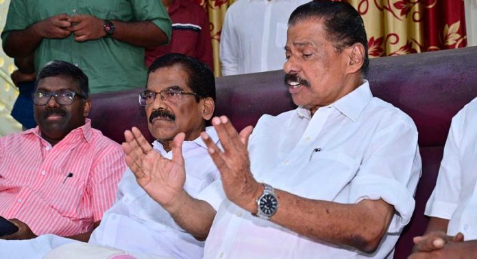 സംസ്ഥാനത്തെ ആദ്യത്തെ സ്ഥാനാർത്ഥി തോമസ് ചാഴികാടന് ആശംസകൾ നേർന്ന് സിപിഎം സംസ്ഥാന സെക്രട്ടറി എംവി ഗോവിന്ദൻ സംസ്ഥാനത്തെ ആദ്യത്തെ സ്ഥാനാർത്ഥി തോമസ് ചാഴികാടന് ആശംസകൾ നേർന്ന് സിപിഎം സംസ്ഥാന സെക്രട്ടറി എംവി ഗോവിന്ദൻ