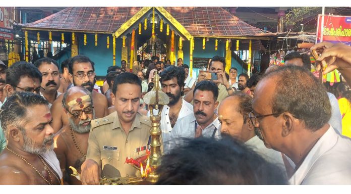 മലയാലപ്പുഴ ദേവീക്ഷേത്രത്തിലെ 11 ദിവസം നീണ്ടു നിൽക്കുന്ന ഉത്സവം പൊങ്കാലയോടെ കൊടിയേറി മലയാലപ്പുഴ ദേവീക്ഷേത്രത്തിലെ 11 ദിവസം നീണ്ടു നിൽക്കുന്ന ഉത്സവം പൊങ്കാലയോടെ കൊടിയേറി