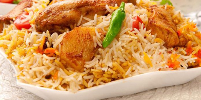 ബിരിയാണി വിളമ്പിയപ്പോൾ സാലഡ് കിട്ടിയില്ല, കൊല്ലത്ത് കാറ്ററിങ് തൊഴിലാളികൾ ചേരി തിരിഞ്ഞ് അടി ബിരിയാണി വിളമ്പിയപ്പോൾ സാലഡ് കിട്ടിയില്ല, കൊല്ലത്ത് കാറ്ററിങ് തൊഴിലാളികൾ ചേരി തിരിഞ്ഞ് അടി