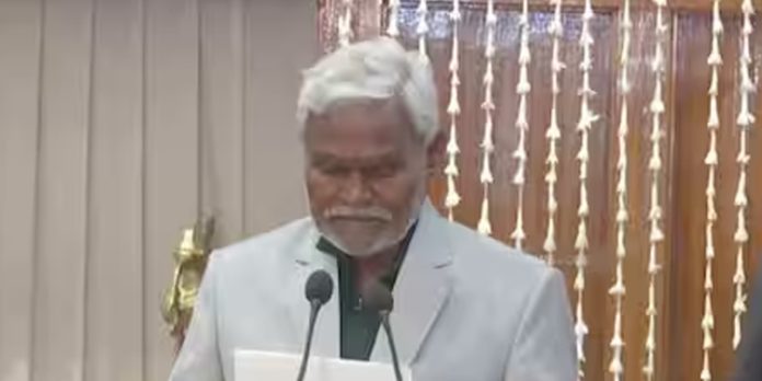 ചംപായ് സോറൻ ജാര്ഖണ്ഡ് മുഖ്യമന്ത്രിയായി സത്യപ്രതിജ്ഞ ചെയ്തു ചംപായ് സോറൻ ജാര്ഖണ്ഡ് മുഖ്യമന്ത്രിയായി സത്യപ്രതിജ്ഞ ചെയ്തു