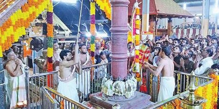 ആനയടി പഴയിടം നരസിംഹസ്വാമീക്ഷേത്രത്തിലെ ഉത്സവത്തിന് കൊടിയേറി ആനയടി പഴയിടം നരസിംഹസ്വാമീക്ഷേത്രത്തിലെ ഉത്സവത്തിന് കൊടിയേറി