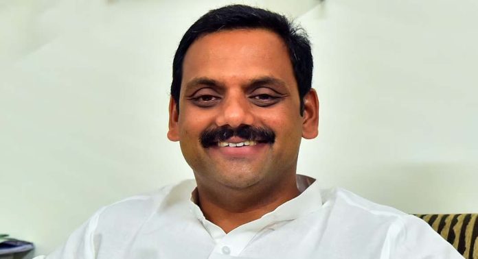 പടയപ്പ പ്രശ്നക്കാരനല്ലെന്ന് പറഞ്ഞയാളാണ് ഡീൻ കുര്യാക്കോസെന്ന് സിപിഎം പടയപ്പ പ്രശ്നക്കാരനല്ലെന്ന് പറഞ്ഞയാളാണ് ഡീൻ കുര്യാക്കോസെന്ന് സിപിഎം