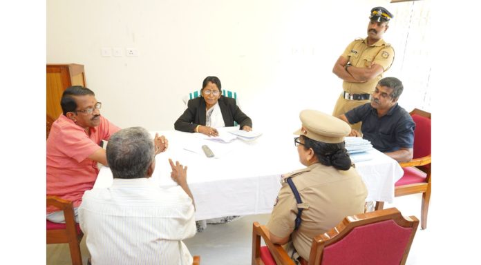 മനുഷ്യാവകാശ കമ്മിഷന് സിറ്റിംഗ് : 36 പരാതികള് തീര്പ്പാക്കി മനുഷ്യാവകാശ കമ്മിഷന് സിറ്റിംഗ് : 36 പരാതികള് തീര്പ്പാക്കി