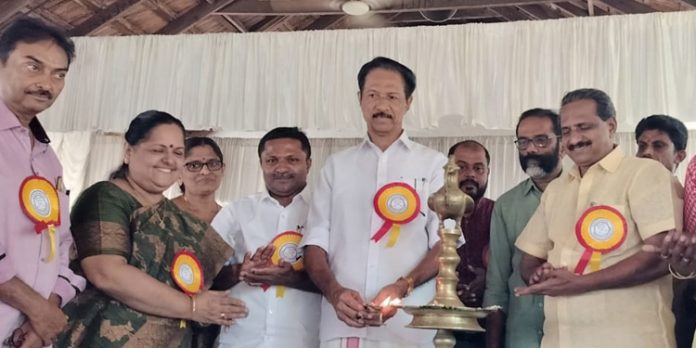 പൊതുവിദ്യാഭ്യാസ വകുപ്പും ജില്ലാ എംപ്ലോയ്മെന്റും സംയുക്തമായി തൊഴിൽ മേള സംഘടിപ്പിച്ചു പൊതുവിദ്യാഭ്യാസ വകുപ്പും ജില്ലാ എംപ്ലോയ്മെന്റും സംയുക്തമായി തൊഴിൽ മേള സംഘടിപ്പിച്ചു