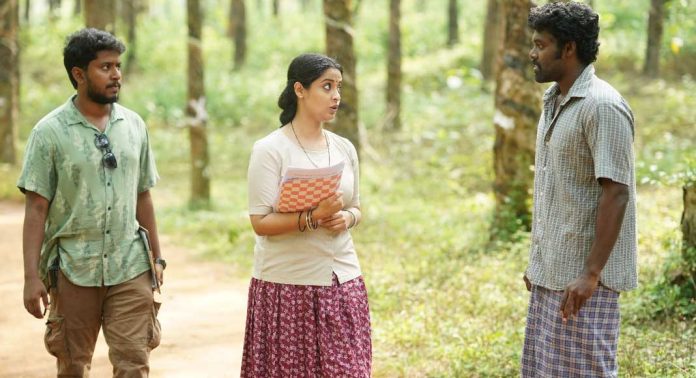 ഗ്രാമഭംഗിക്കൊപ്പം നിഗൂഢത നിലനിർത്തുന്ന ഫ്രെയിം ; ഗൗതം ശങ്കറിന്റെ ഛായാഗ്രഹമികവിനെ പ്രശംസിക്കാതെ വയ്യ ഗ്രാമഭംഗിക്കൊപ്പം നിഗൂഢത നിലനിർത്തുന്ന ഫ്രെയിം ; ഗൗതം ശങ്കറിന്റെ ഛായാഗ്രഹമികവിനെ പ്രശംസിക്കാതെ വയ്യ