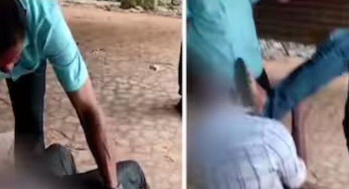 കടുത്തുരുത്തിയിൽ ബാർ ജീവനക്കാരനെ മർദ്ദിക്കുന്നതിന്റെ ദൃശ്യങ്ങൾ പുറത്ത് കടുത്തുരുത്തിയിൽ ബാർ ജീവനക്കാരനെ മർദ്ദിക്കുന്നതിന്റെ ദൃശ്യങ്ങൾ പുറത്ത്