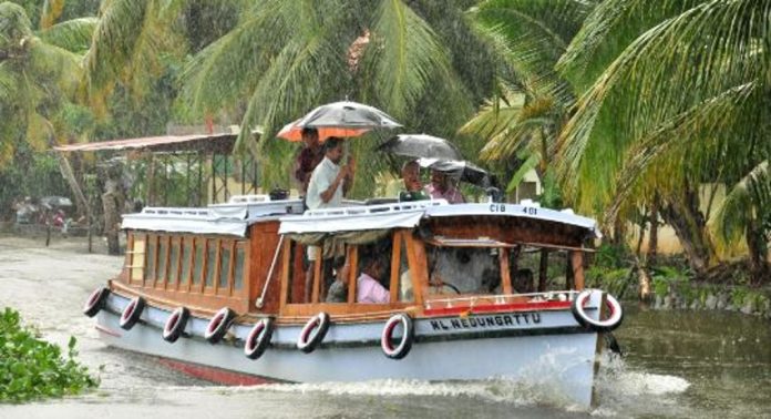 സോളാർ ബോട്ടുകളുമായി ജലഗതാഗത വകുപ്പ് ഉടനെത്തും ; മുഴുവൻ സീറ്റും ബുക്കിംഗായി സോളാർ ബോട്ടുകളുമായി ജലഗതാഗത വകുപ്പ് ഉടനെത്തും ; മുഴുവൻ സീറ്റും ബുക്കിംഗായി