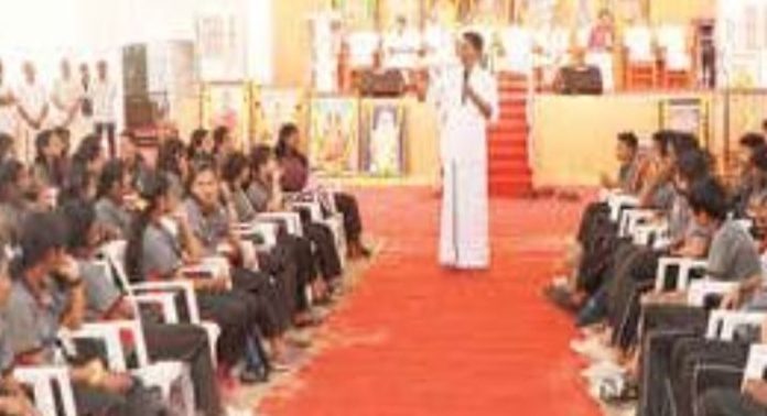 ആത്മവിശ്വാസമുണ്ടെങ്കിൽ അസാധ്യമായി ഒന്നുമില്ല ; ഡോ. അനൂപ് വൈക്കം ആത്മവിശ്വാസമുണ്ടെങ്കിൽ അസാധ്യമായി ഒന്നുമില്ല ; ഡോ. അനൂപ് വൈക്കം