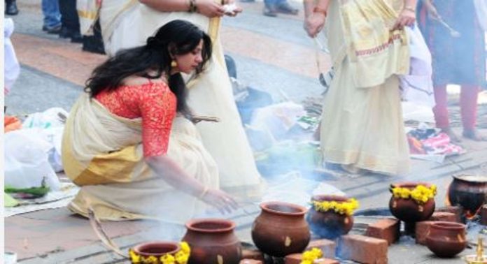 സ്ത്രീകളുടെ ശബരിമല ; ആറ്റുകാലമ്മയ്ക്ക് നാളെ പൊങ്കാല, വ്രതം നോറ്റ് ഭക്തർ സ്ത്രീകളുടെ ശബരിമല ; ആറ്റുകാലമ്മയ്ക്ക് നാളെ പൊങ്കാല, വ്രതം നോറ്റ് ഭക്തർ